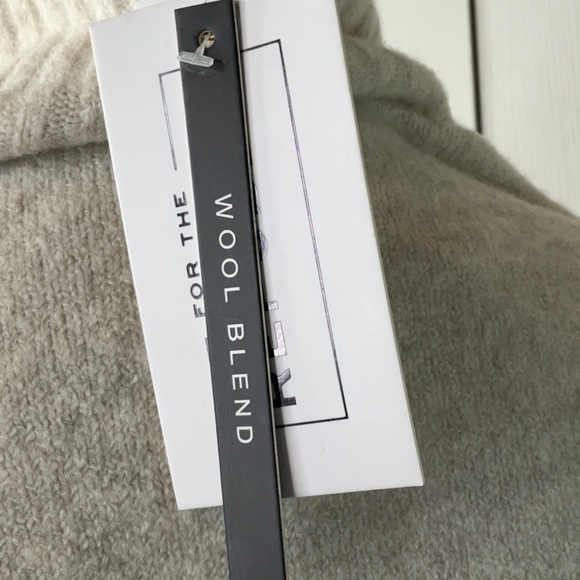 For The Republic Women’s Crew Sweater Wool Blend Size XS - Picture 6 of 12